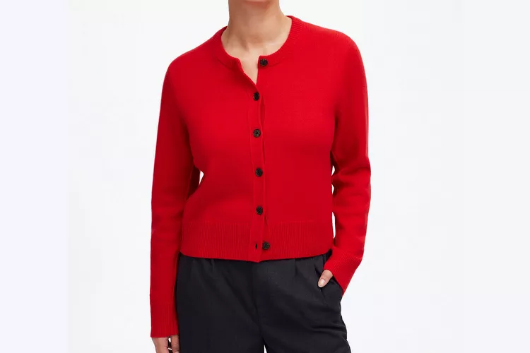 cardigan-de-cachemira-Madewell - Moda festiva: cómo solucionar un error de estilo de Emily en París