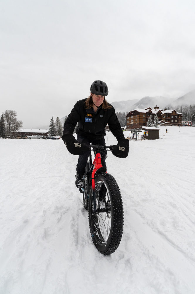 fatbike-Fernie-Alpine-Resort-BC-Marck-Gutt-Don-Viajes-665x1000 - Esquí en Canadá: Fernie y las Rockies de la Columbia Británica