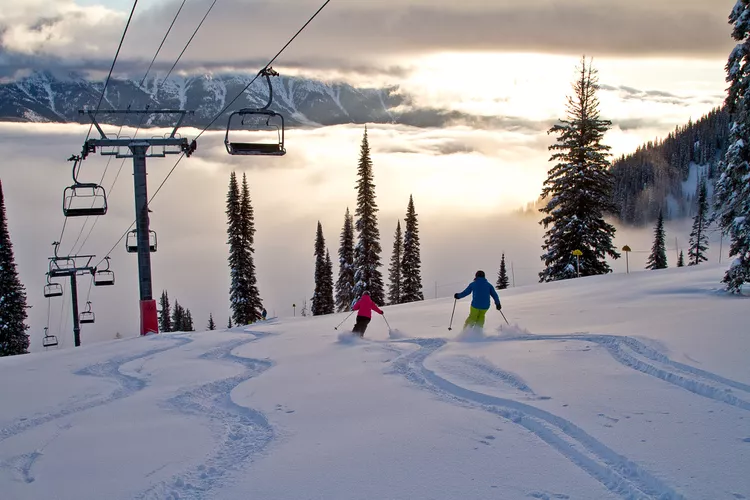 fernie-alpine-resort - Este roadtrip por Canadá te lleva por 8 paradas de esquí con algunas de las nieves más profundas de América del Norte