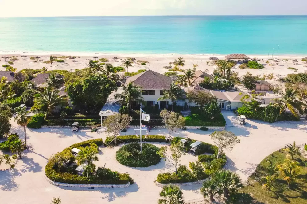 islas-turcas-y-caicos-entrada-pine-cay-1000x667 - Estos son los hoteles que elegiría para un viaje familiar a las Islas Turcas y Caicos