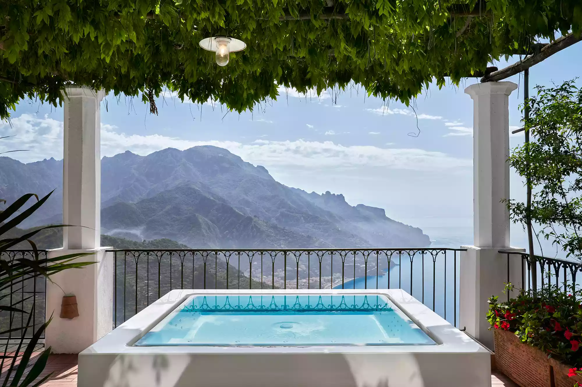 jacuzzi-belvedere-suite-terrace-palazzo-avino - Palazzo Avino, un hotel de lujo en la costa de Amalfi