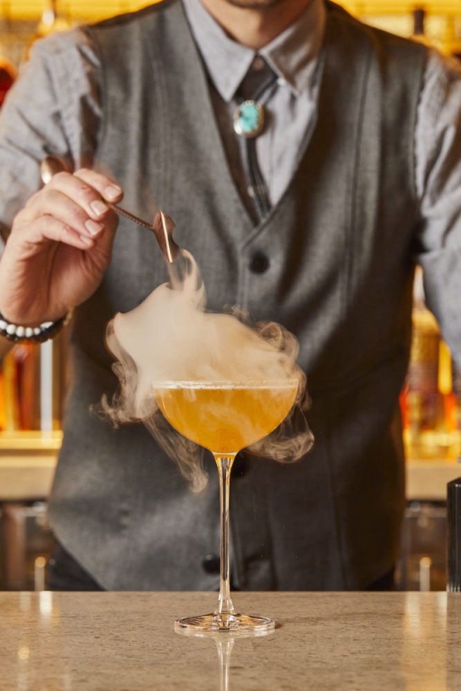 madeleine-telluride-cocktail-667x1000 - 7 razones para pasar esta Navidad en Telluride, Colorado