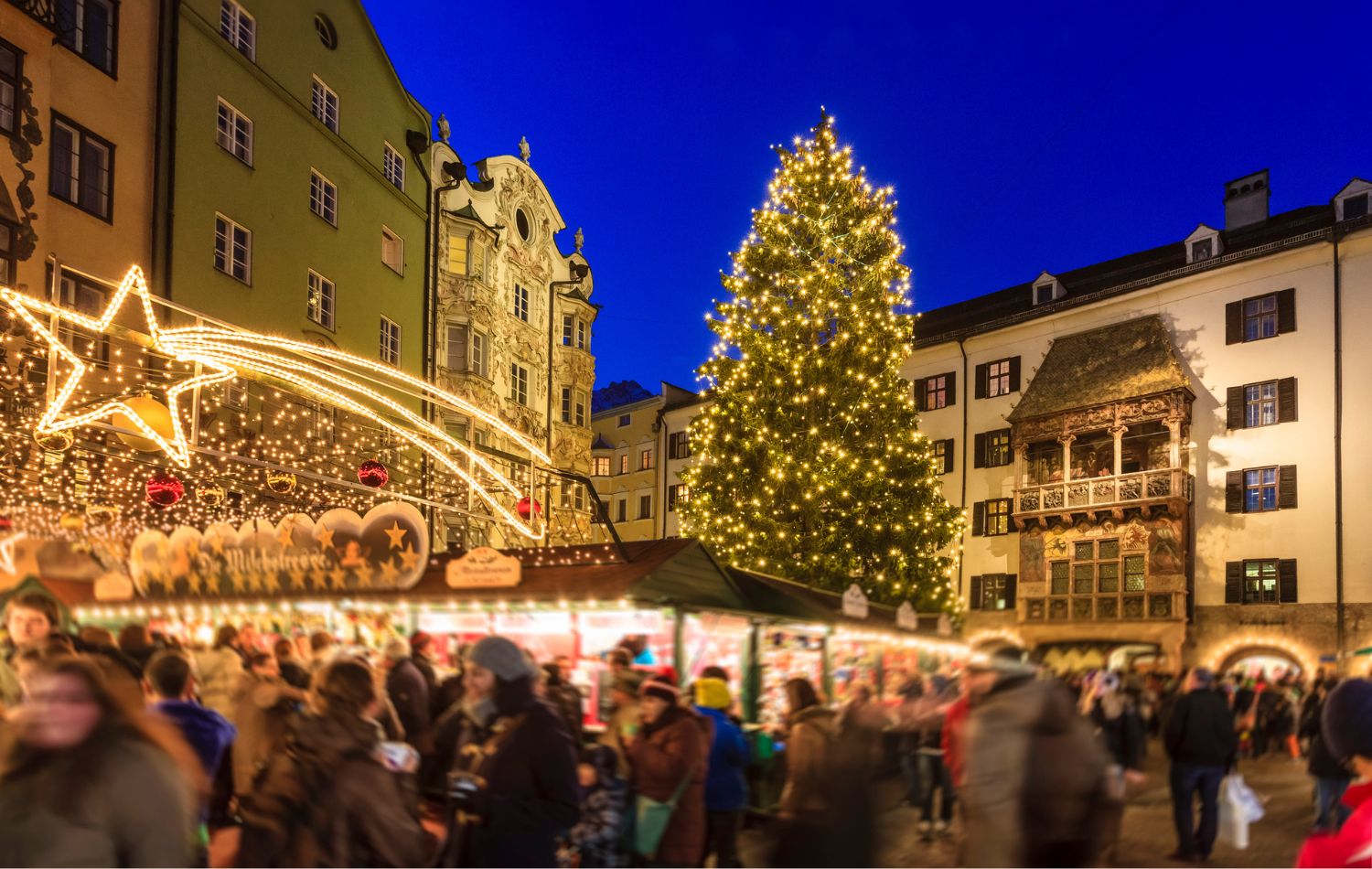 Este adorable pueblo de montaña tiene los mercados navideños más festivos de Europa