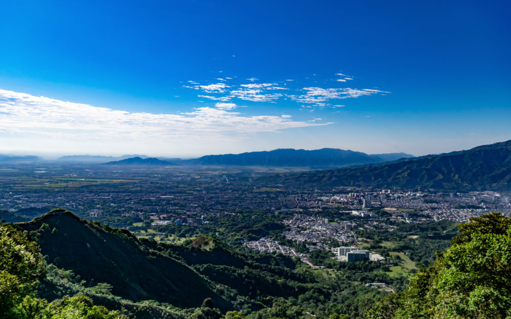 montanas-en-Ibague-Colombia-1000x625 - Colombia y "Cien años de soledad": los escenarios de la  serie y la novela