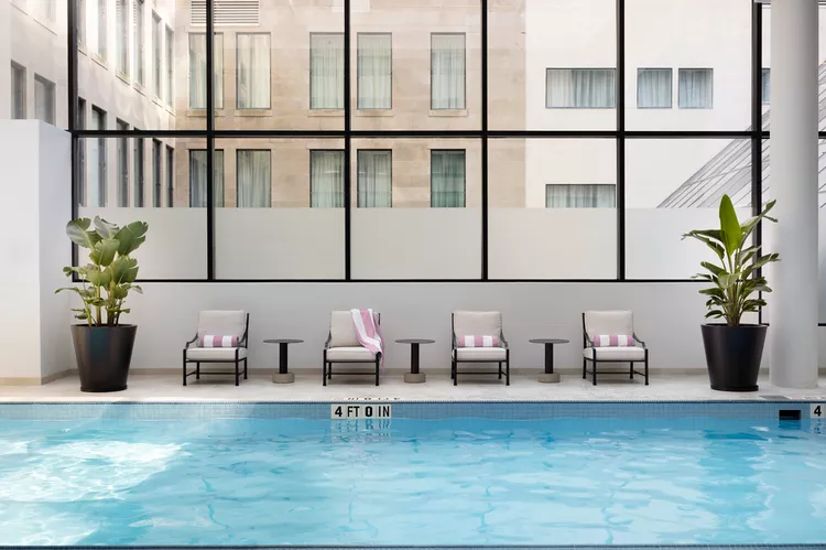 piscina-the-langham-boston - Este hotel en Boston acaba ser renovado por 200 millones de dólares