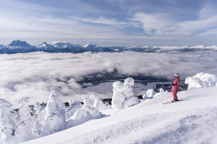revelstoke-mountain-resort - Este roadtrip por Canadá te lleva por 8 paradas de esquí con algunas de las nieves más profundas de América del Norte