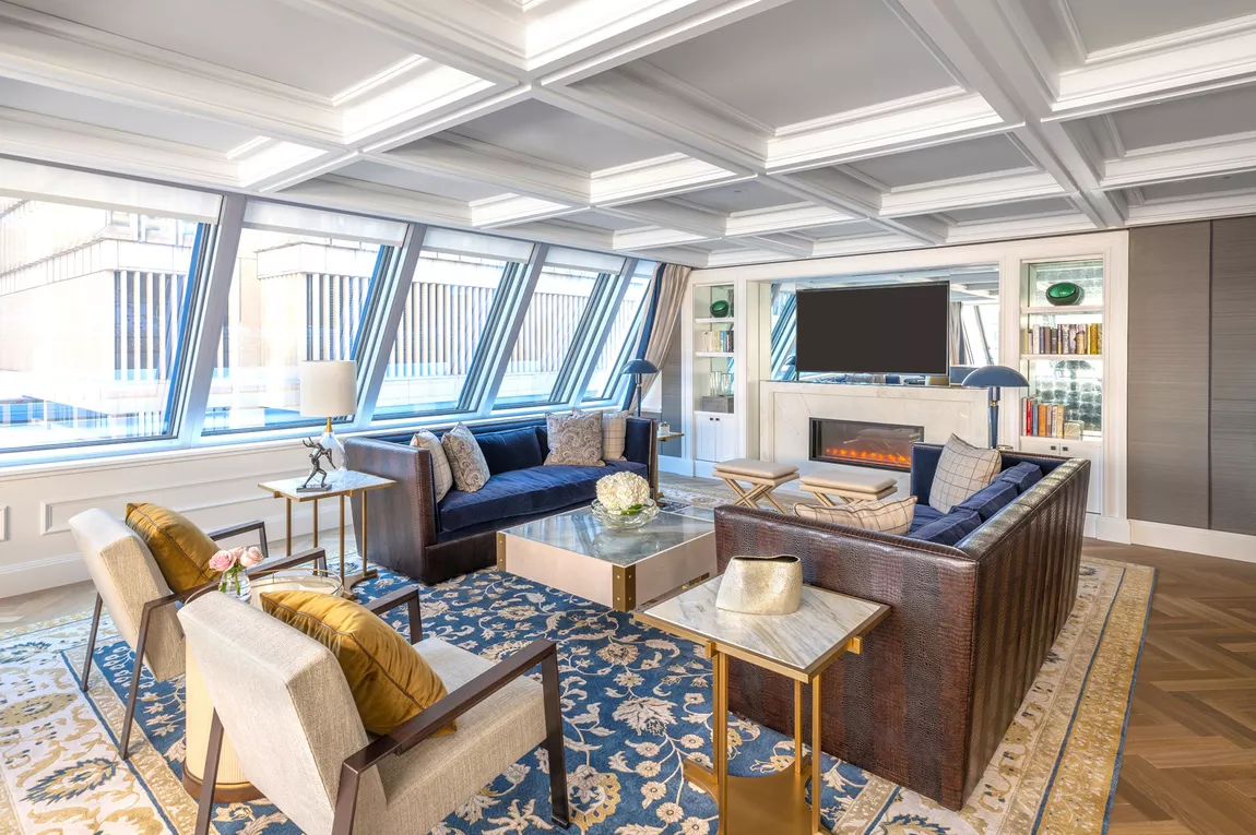 sala-de-estar-chairman-suite - Este hotel en Boston acaba ser renovado por 200 millones de dólares