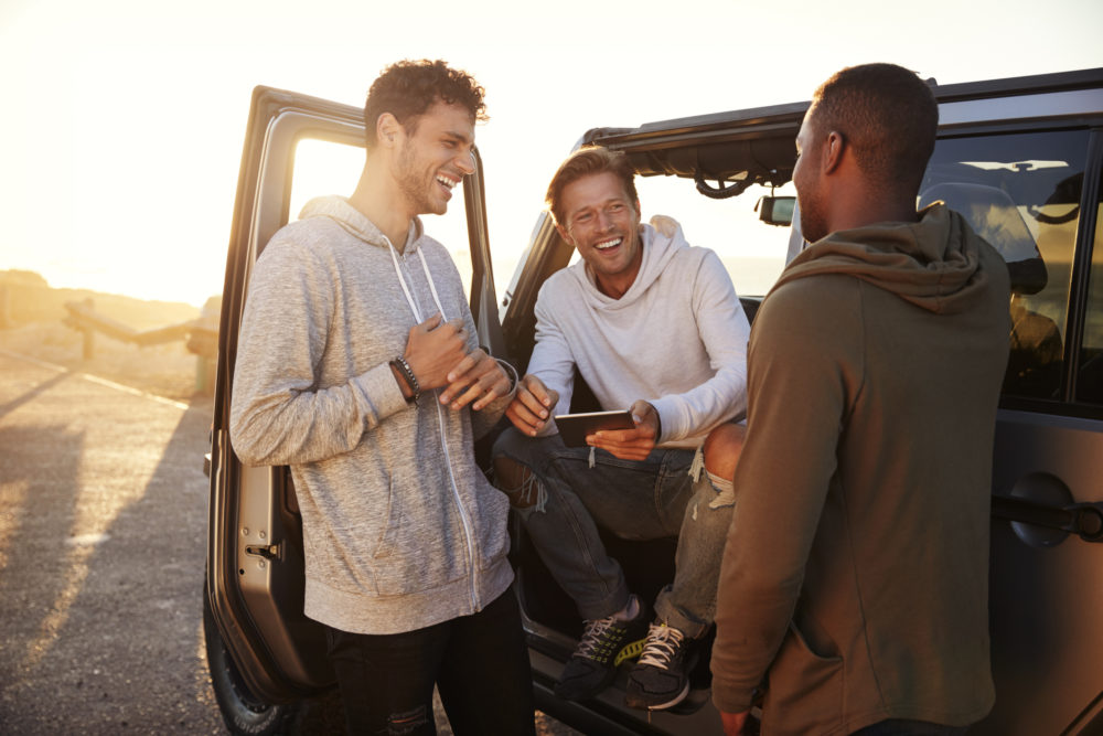 tendencia-viajes-solo-para-hombres-1000x667 - Así serán los viajes en 2025, según Booking.com