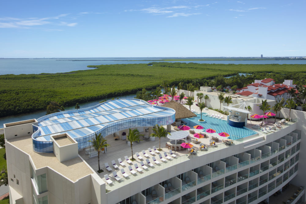 Breathless Cancún Soul Resort & Spa: donde la diversión y el lujo convergen 