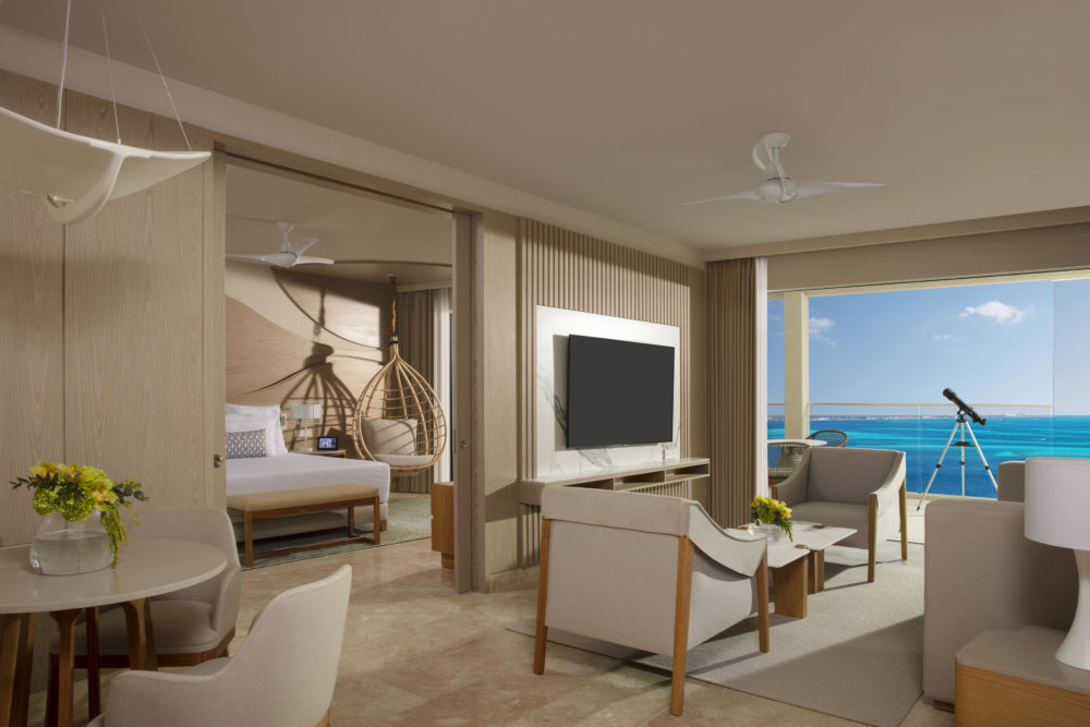 tinywow_BRECU-XC-MSTR-LIVING-2A-CB_70180788-1000x667 - Breathless Cancún Soul Resort & Spa: donde la diversión y el lujo convergen 