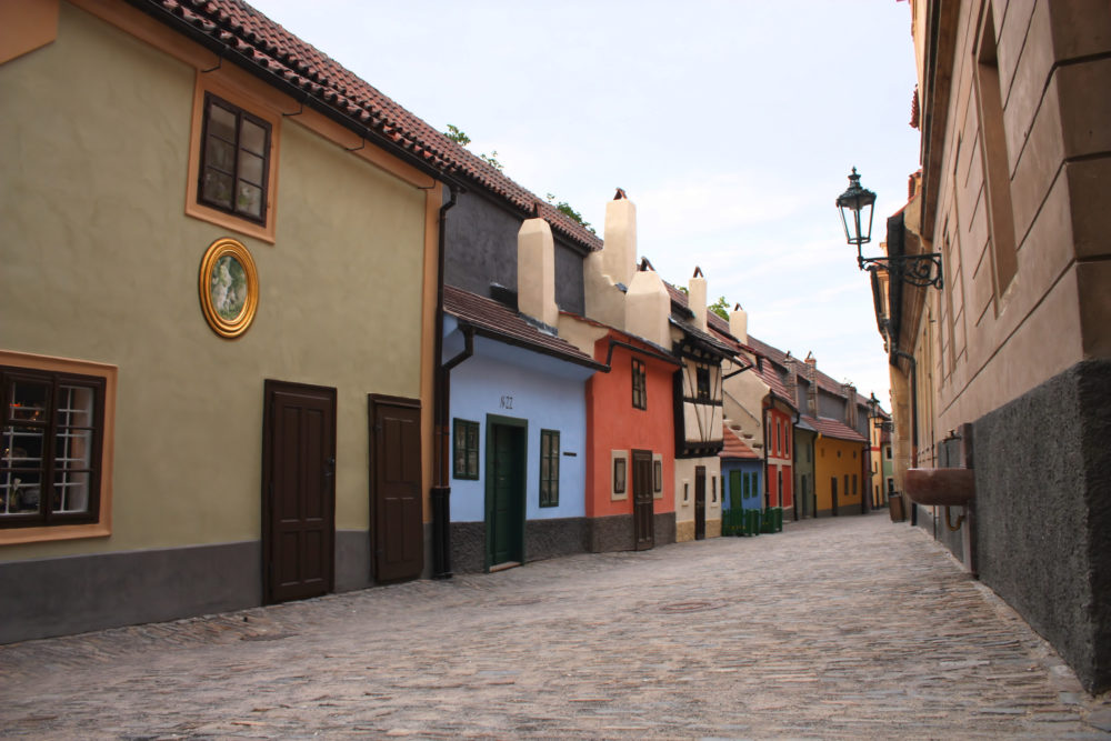 turismo-literario-callejon-oro-praga-1000x667 - Turismo literario: 5 ciudades para los amantes de los libros
