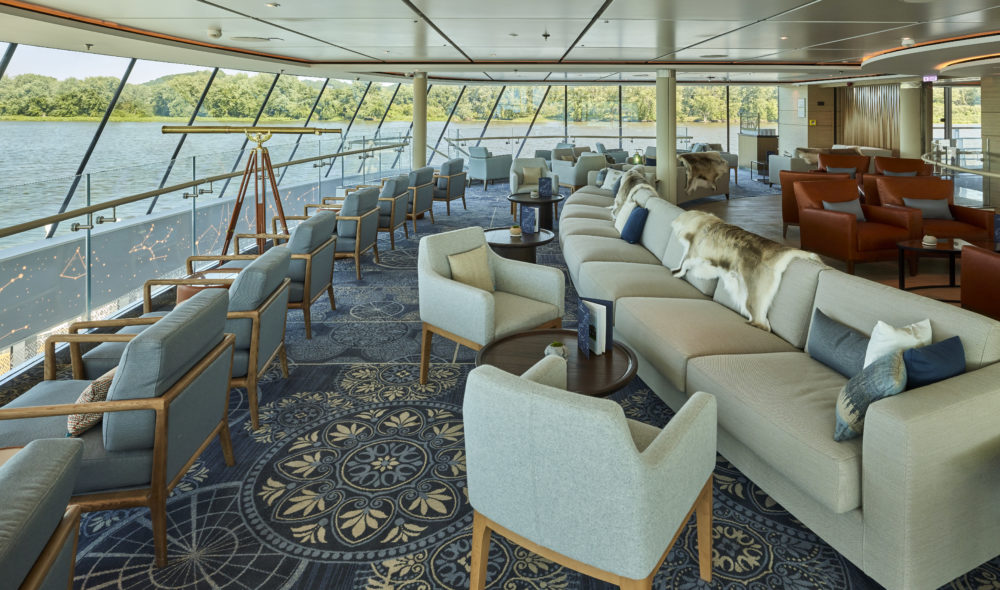 viking-mississippi-explorers-lounge-1000x590 - Un crucero por el río Mississippi para explorar EE.UU.