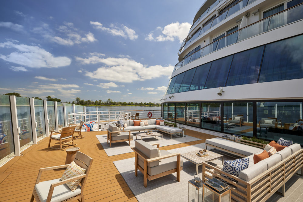 viking-mississippi-exterior-con-sillas-1000x667 - Un crucero por el río Mississippi para explorar EE.UU.