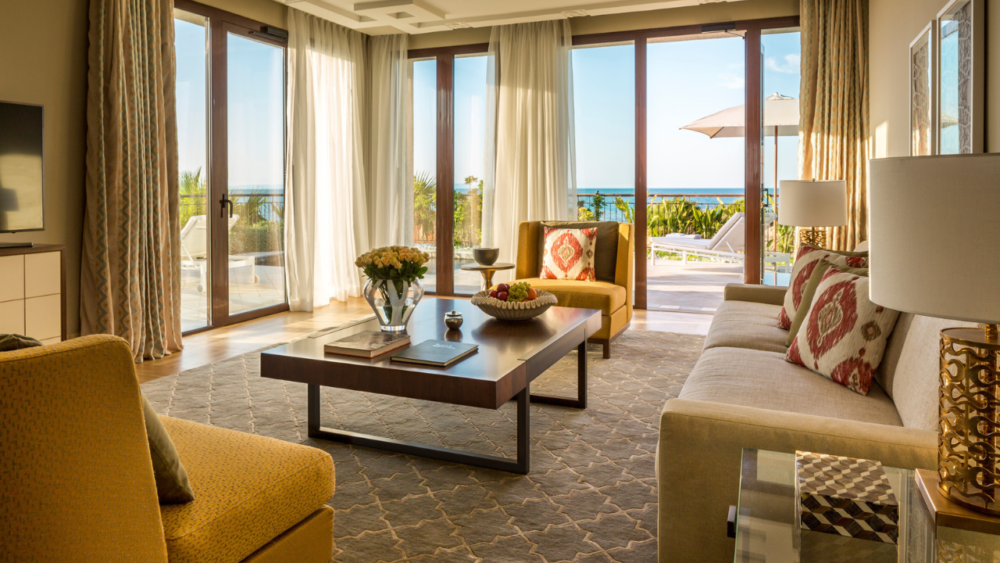 2-1000x563 - Escápate al lujo de Four Seasons Hotel Tunis: Un refugio único frente al Mediterráneo