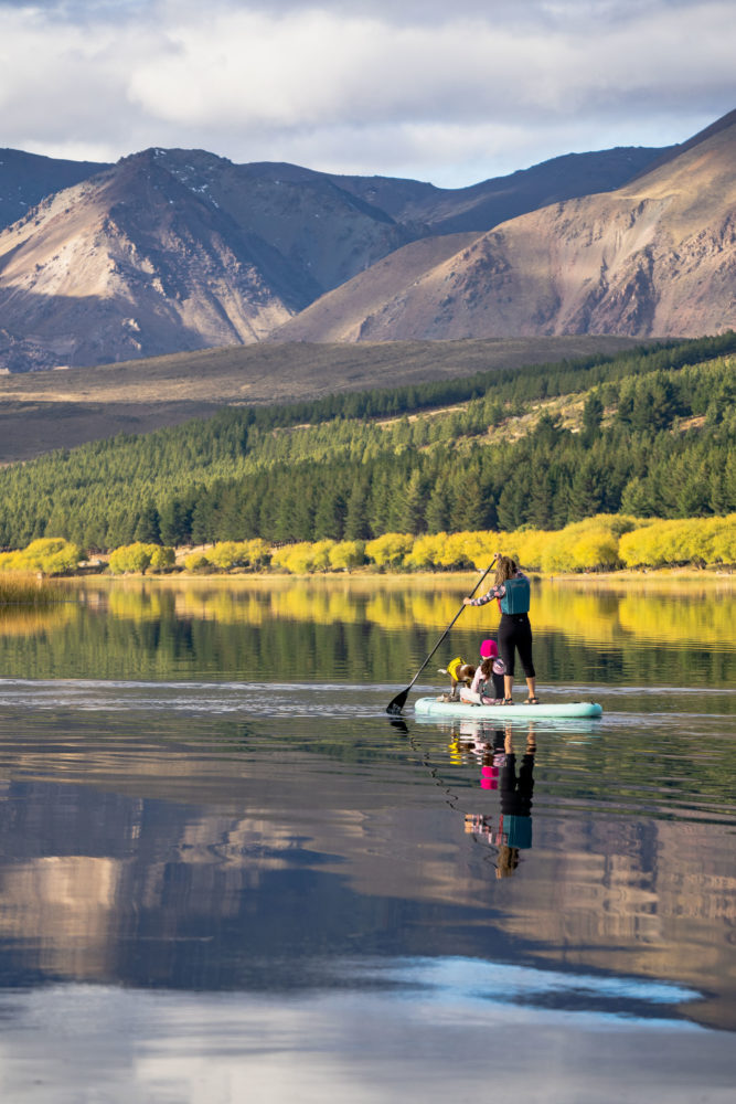 Kayak-Esquel-667x1000 - Estas 4 actividades en la naturaleza te van revelar nuevas facetas de Esquel en verano