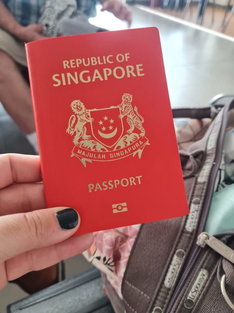 Pasaporte-Singapur-750x1000 - Estos son los pasaportes más poderosos del mundo en 2025