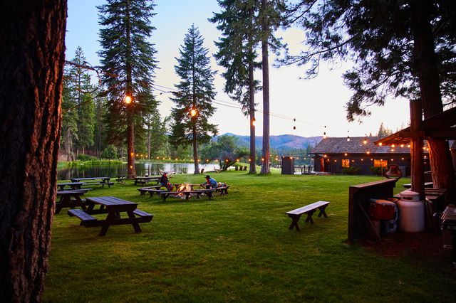 Yellowstone-1 - Puedes vivir una auténtica experiencia "Yellowstone" en este rancho de California con caballos, un salón y comidas inspiradas en el Oeste