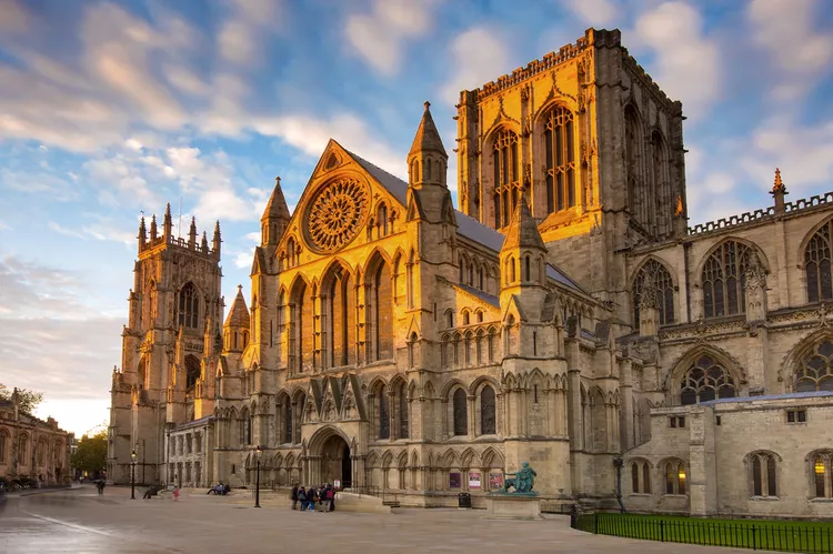 fachada-catedral-de-york - York, un destino medieval para una escapada histórica en Inglaterra