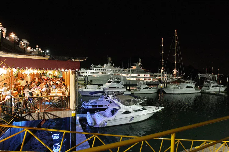 restaurante-puerto-de-culebra - Culebra, la isla con una de las mejores playas de Puerto Rico y el mundo