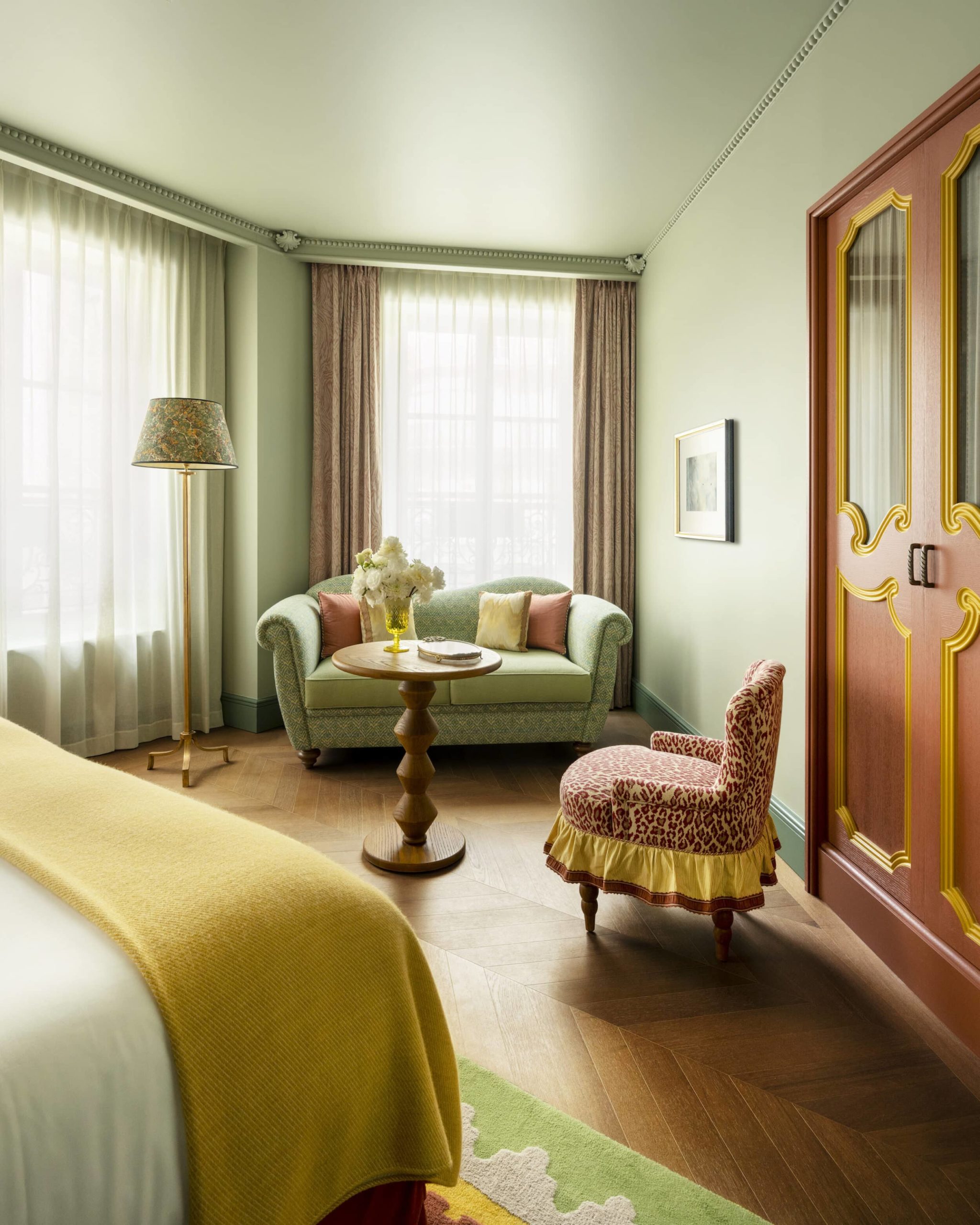 san-valentin-2025-le-grand-mazarin-1-scaled - San Valentín: 3 hoteles románticos en París