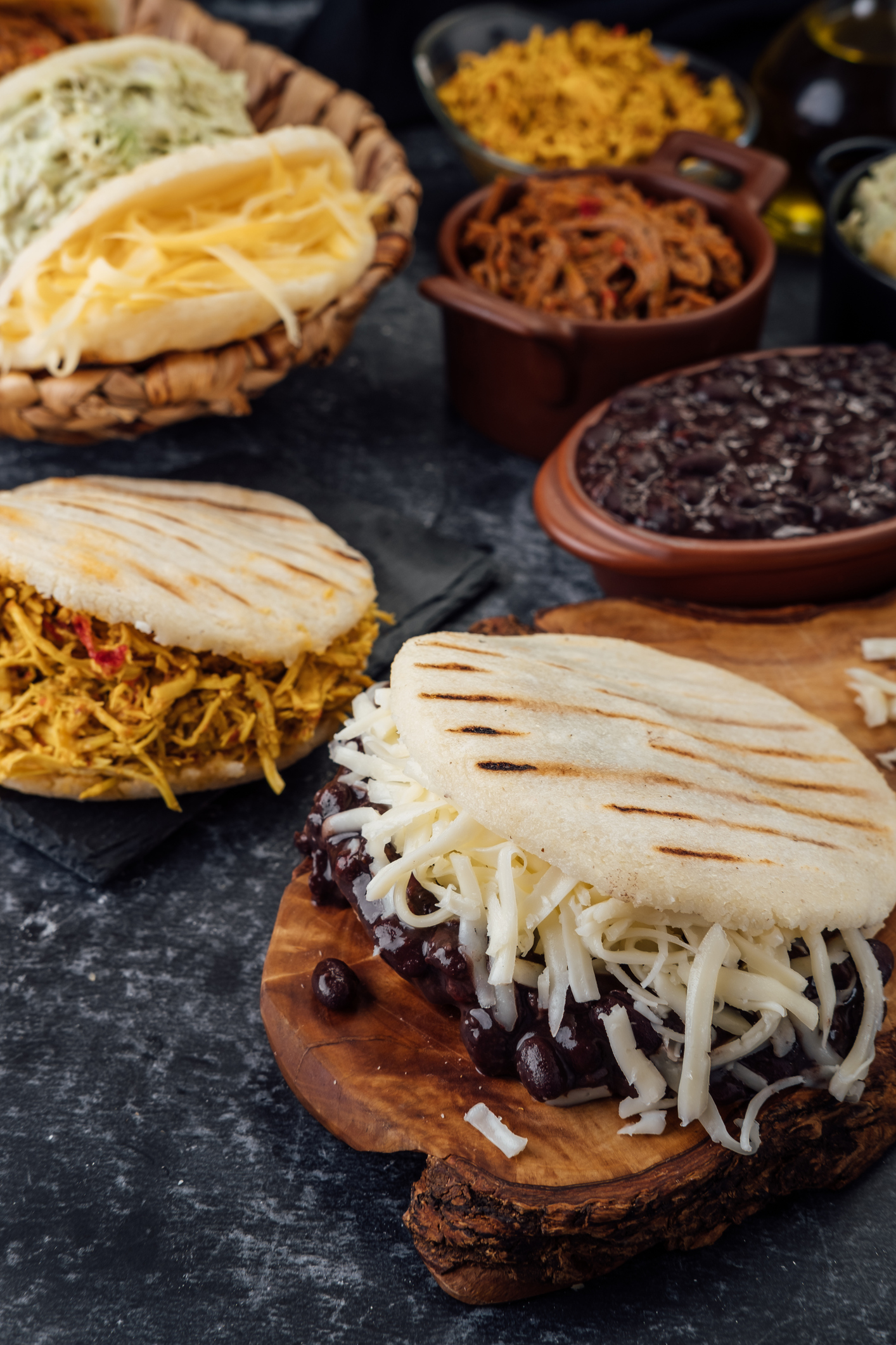 variedad-de-arepas-venezolanas-2 - La arepa venezolana, un plato relleno de sabor y emociones