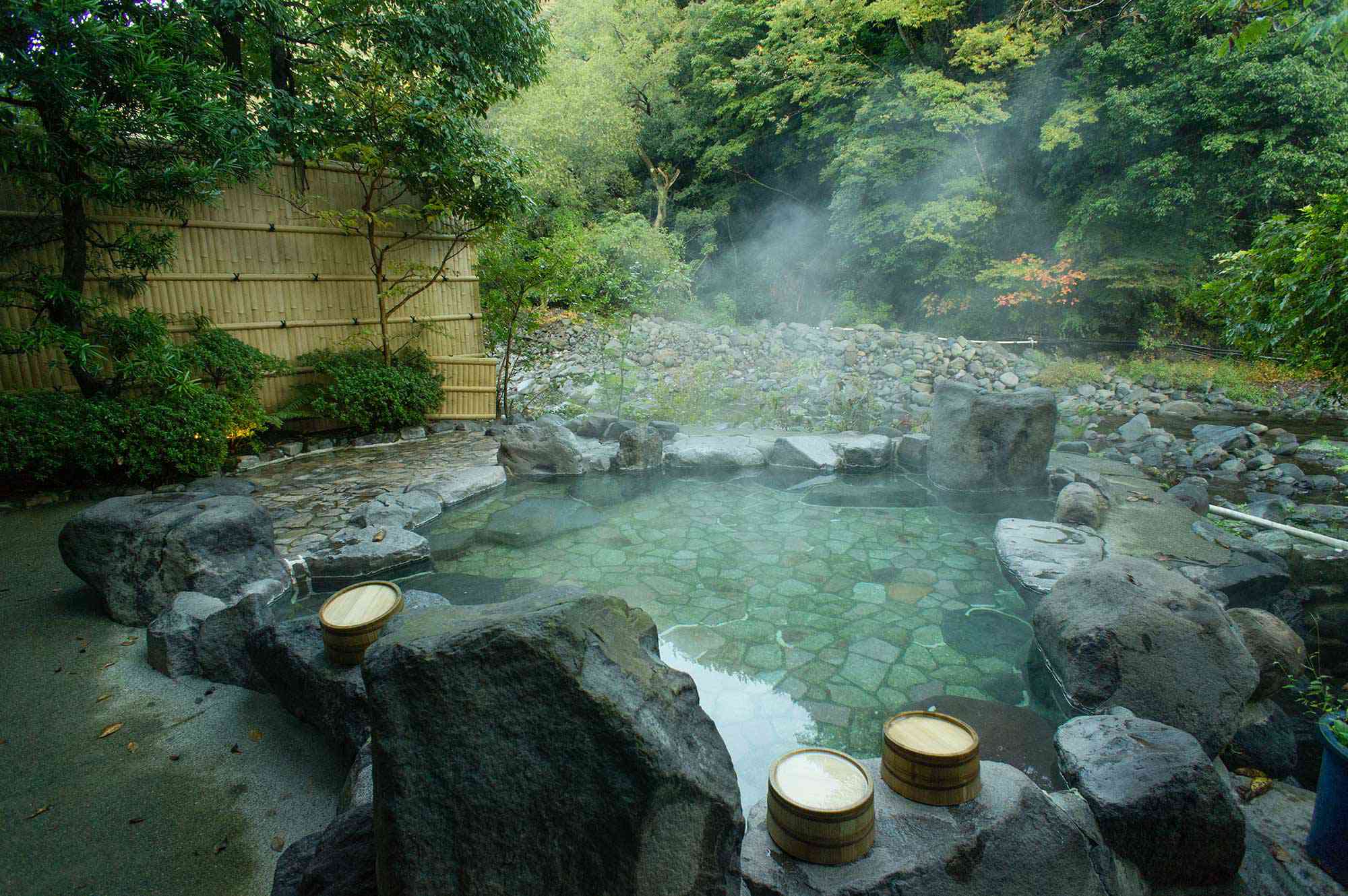 Este país fue nombrado el destino de bienestar número uno en Asia y es famoso por sus aguas termales y baños forestales Este país fue nombrado el destino de bienestar número uno en Asia y es famoso por sus aguas termales y baños forestales