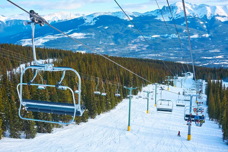 TAL-banff-canada-SPRINGSKISPOTS0225-846852afbb4b4a0b95545e1c261b969f - Los 10 mejores lugares para esquiar en primavera en Norteamérica