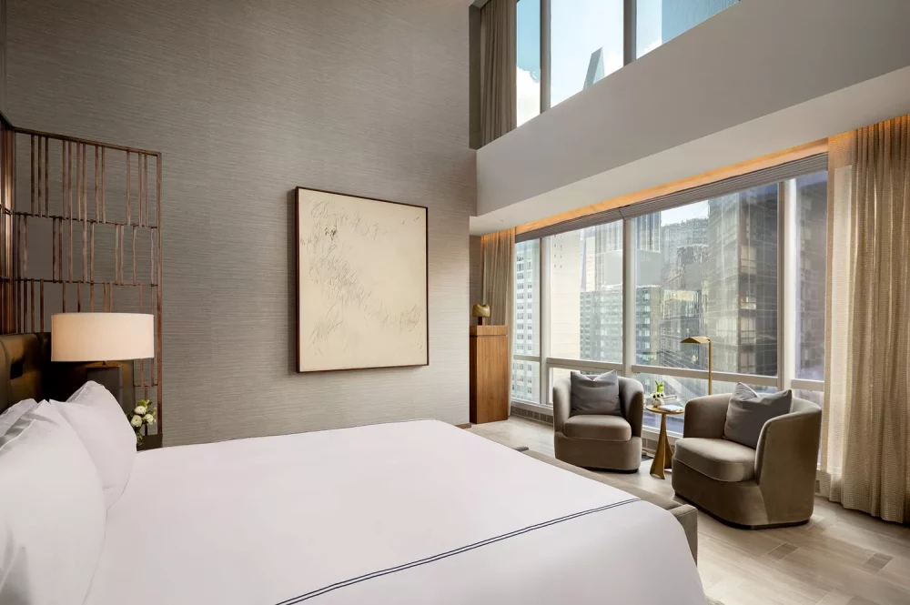 TAL-bedroom-manhattan-suite-park-hyatt-new-york-PHNYMANHTNSUITE0225-22e111c150d64a9493c90554e08db419-1000x665 - Este hotel de Nueva York acaba de estrenar una suite de 50 mil dólares por noche: aquí tienes un adelanto del interior