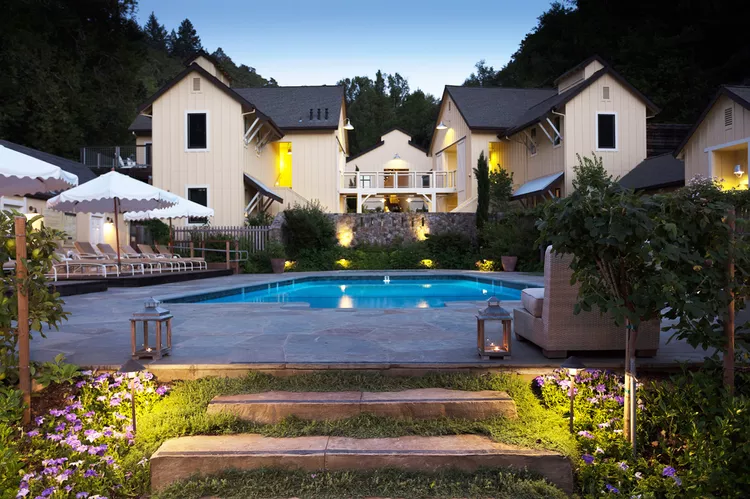 Este magnífico hotel boutique en el condado de Sonoma, California, ofrece catas de vino junto a la chimenea todos los días y galletas recién horneadas todas las noches