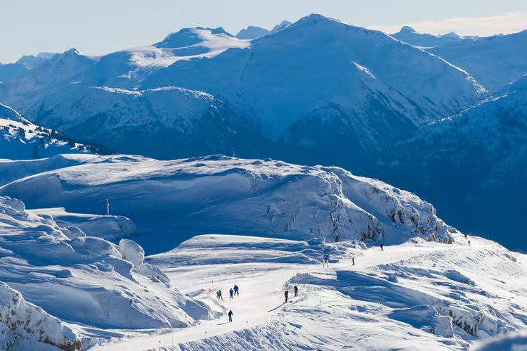 TAL-header-whistler-canada-SPRINGSKISPOTS0225-8fb3cb0406b74ec39ec951ad4599875e - Los 10 mejores lugares para esquiar en primavera en Norteamérica