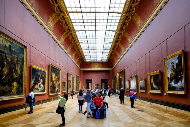 TAL-louvre-paintings-interior-SECRETSLOUVRE0325-7a725535cbd045148f210b83f68cbd93 - Cómo recorrer el museo Louvre como un profesional