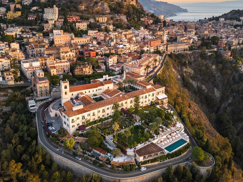 FOur-Seasons-Italia-1-1000x750 - Los deslumbrantes hoteles y locaciones paradisíacas donde grabaron la serie 'The White Lotus'