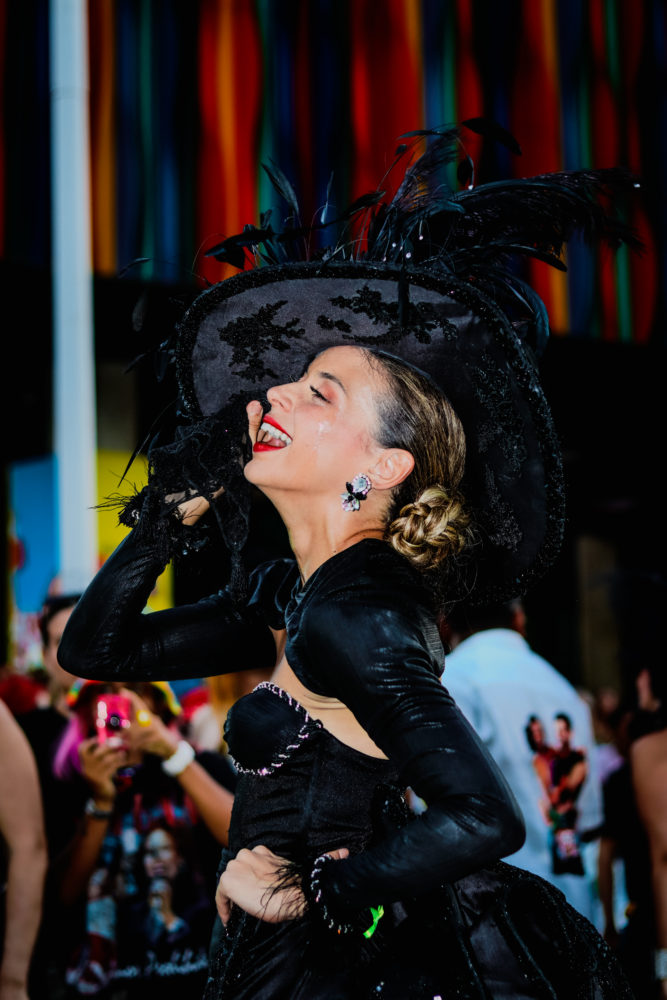 IMG_6142-667x1000 - Así se vive desde adentro uno de los carnavales más grandes del mundo