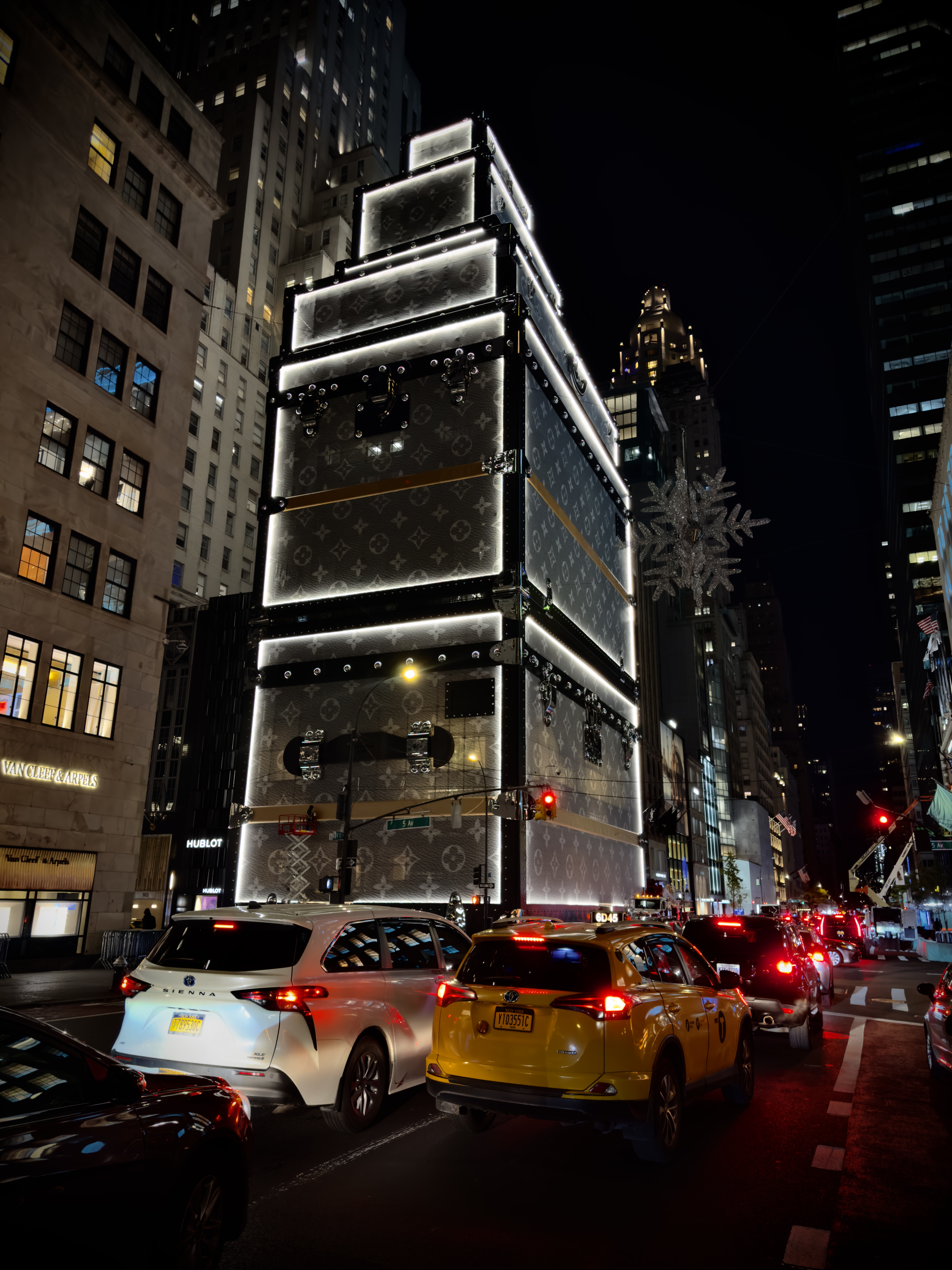 Louis-Vuiton-sobre-5th-Avenue-1 - Visité Nueva York por primera vez y esta fue mi experiencia conociendo la gran ciudad