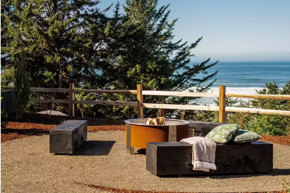 TAL-firepit-two-capes-lookout-2CAPELKOUT0325-0a9f7fae592647798f3b1a8841beb13d-1-1000x665 - Este glamping en la Costa de Oregón acaba de abrir con vistas al océano desde un acantilado