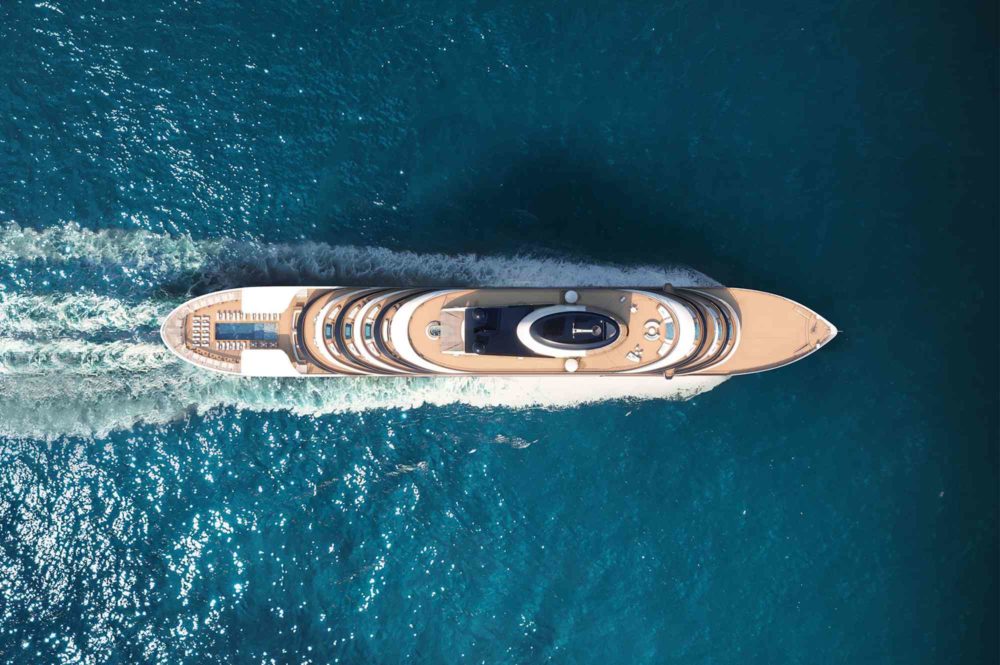 El primer yate de Four Seasons zarpará en 2026. Así lucirán sus 11 bares y restaurantes a bordo