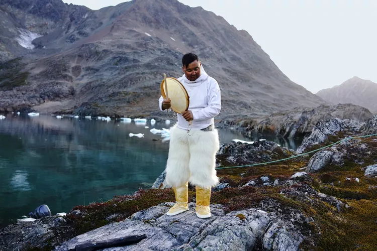TAL-jokum-heimer-drum-GREENLAND0425-1d1cb4d64b2945abbff8444a6e5f618b - Acampé en Kulusuk, en la orilla del mundo. Así fue la experiencia