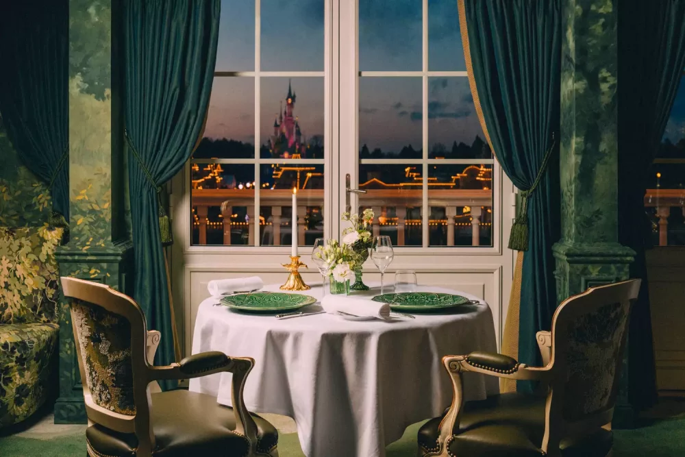 TAL-la-foret-secret-view-LAFORETSECRETE0325-1a460adae5de4757bee48035a4906701-1000x667 - Este nuevo restaurante de Disneyland tiene platos icónicos de películas como 'La Dama y el Vagabundo', 'La Sirenita', 'Aladdín' y 'Blanca Nieves'