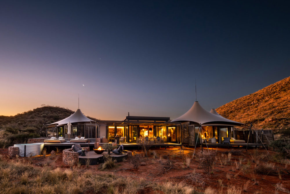 Tswalu-Kalahari-Loapi-FirePit-at-Dusk-photo-credit-Andrew-Morgan-1000x667 - Sudáfrica a medida: la grandeza de lo indómito