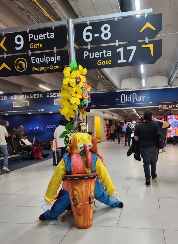 WhatsApp-Image-2025-03-27-at-6.53.02-AM-e1743077096847-728x1000 - Así se vive desde adentro uno de los carnavales más grandes del mundo