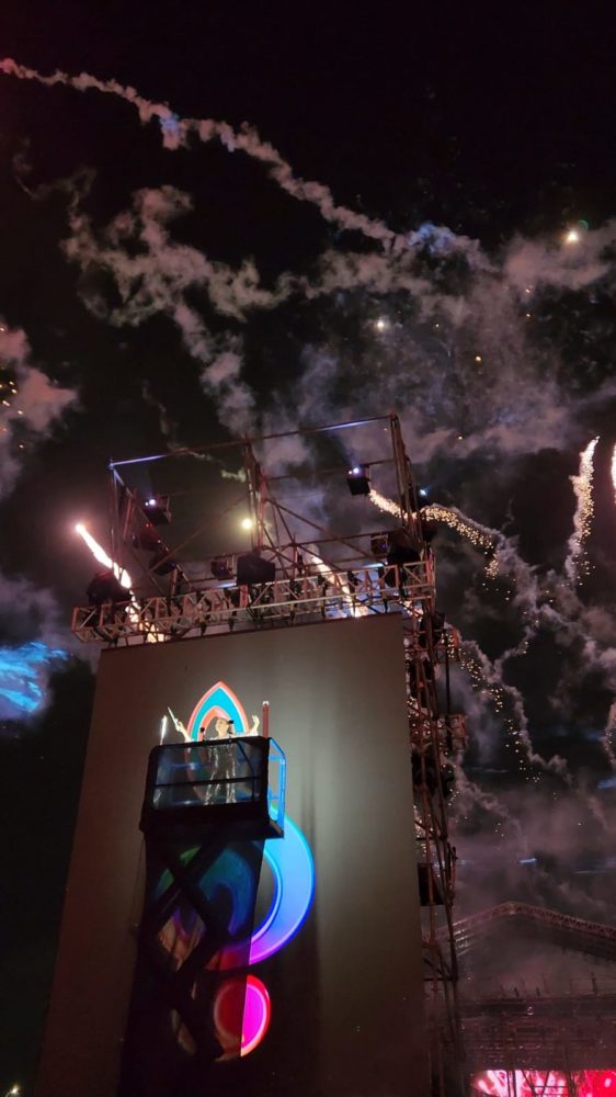 WhatsApp-Image-2025-03-27-at-6.55.46-AM-562x1000 - Así se vive desde adentro uno de los carnavales más grandes del mundo