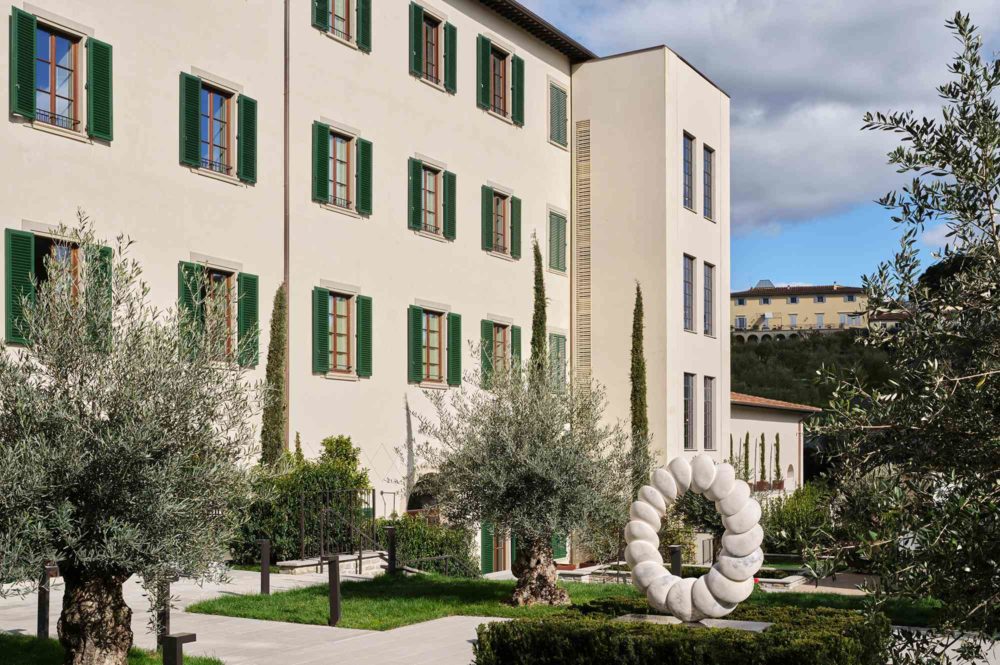 Este nuevo hotel en Italia se siente como un resort rural toscano en el corazón de Florencia