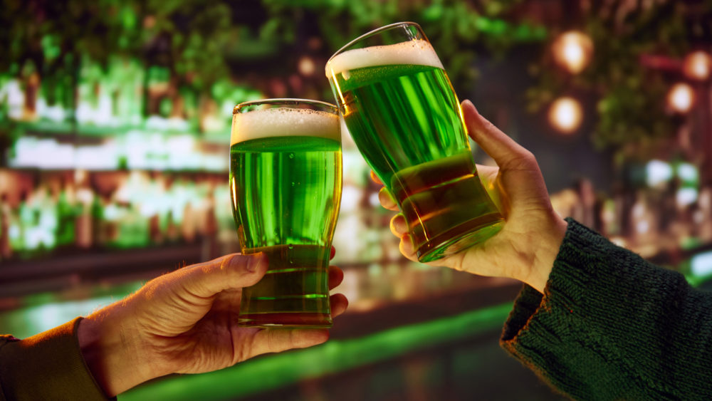 iStock-1927555404-1000x563 - Esta ciudad alberga uno de los desfiles del Día de San Patricio más grandes y antiguos de EE. UU.