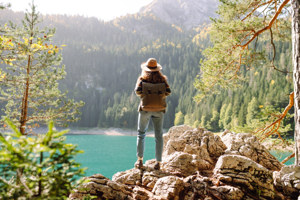 iStock-2168642221-1000x667 - ¿Viajas pronto? Aquí te dejamos algunos tips para viajar sola con seguridad