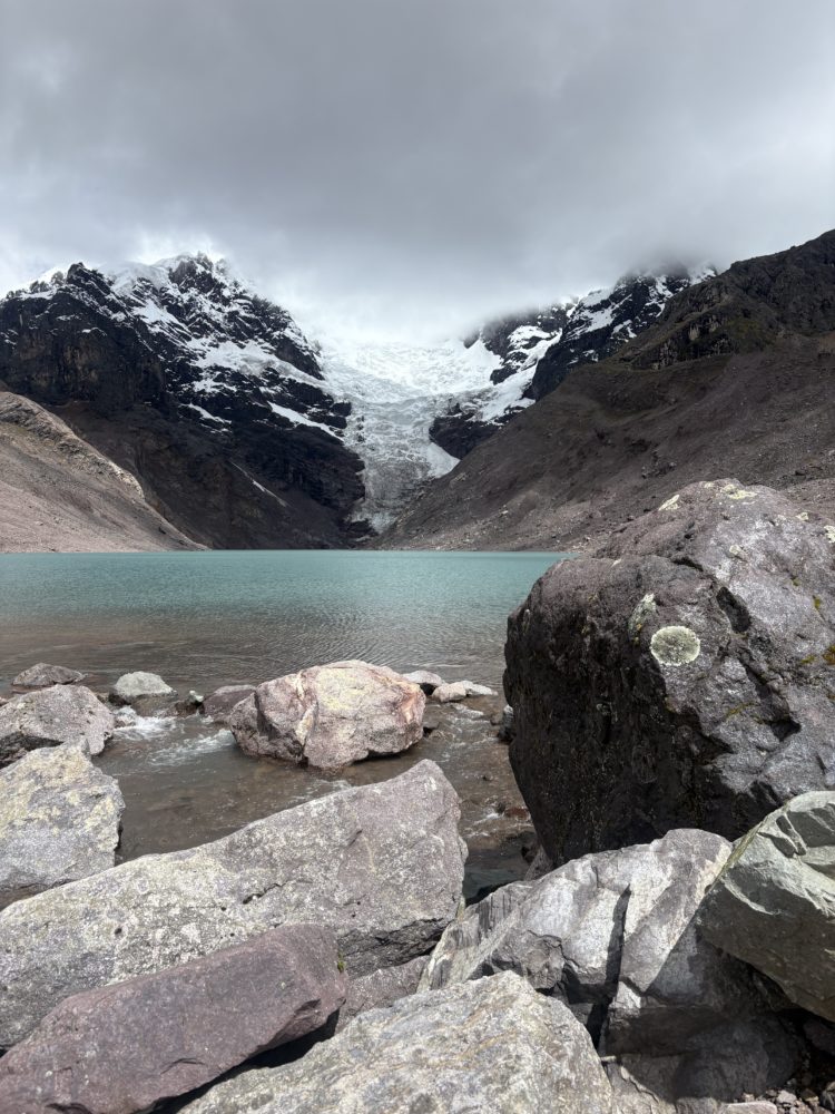 laguna-bella-2-750x1000 - Esta laguna glaciar de ensueño en la cordillera del Ausangate te dejará sin palabras