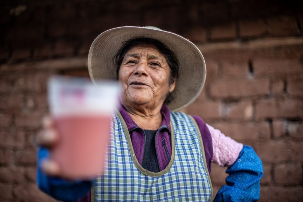 4.-Chicon-Bike-@DiegodelRio-1000x666 - Sé testigo de este espectáculo único de ciclismo frente al imponente glaciar Chicón en Cusco 