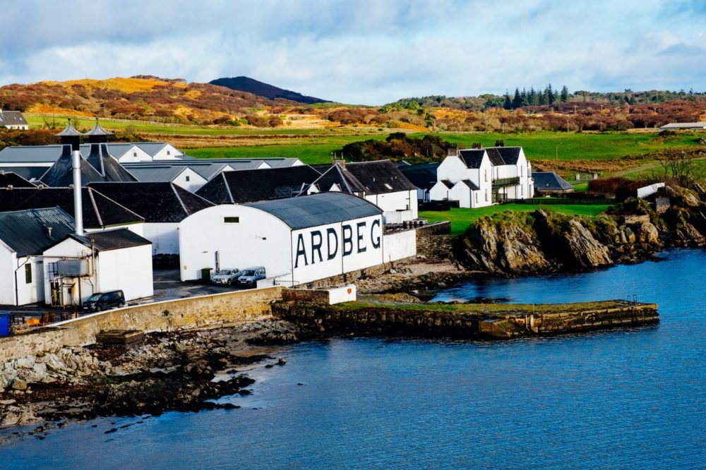 ¿Cuáles son las rutas del whisky más emblemáticas de Escocia? 