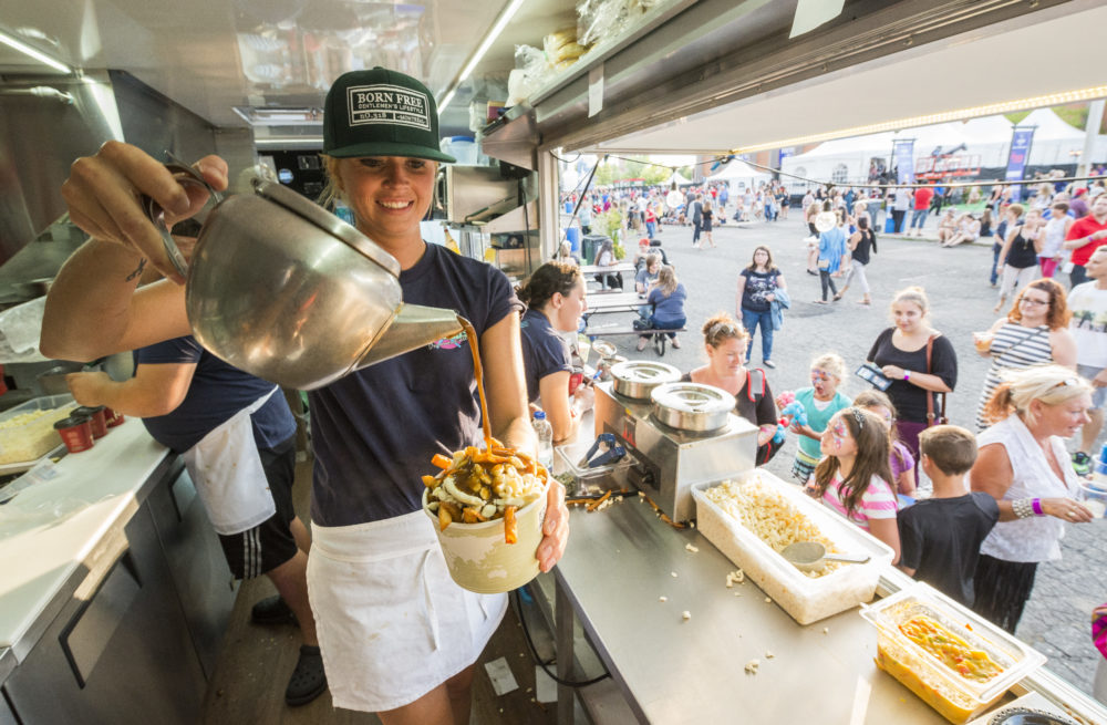 Festival-de-la-Poutine_credit_Frederic-Cote-1000x655 - Québec y Montréal, dos destinos para celebrar al máximo este verano