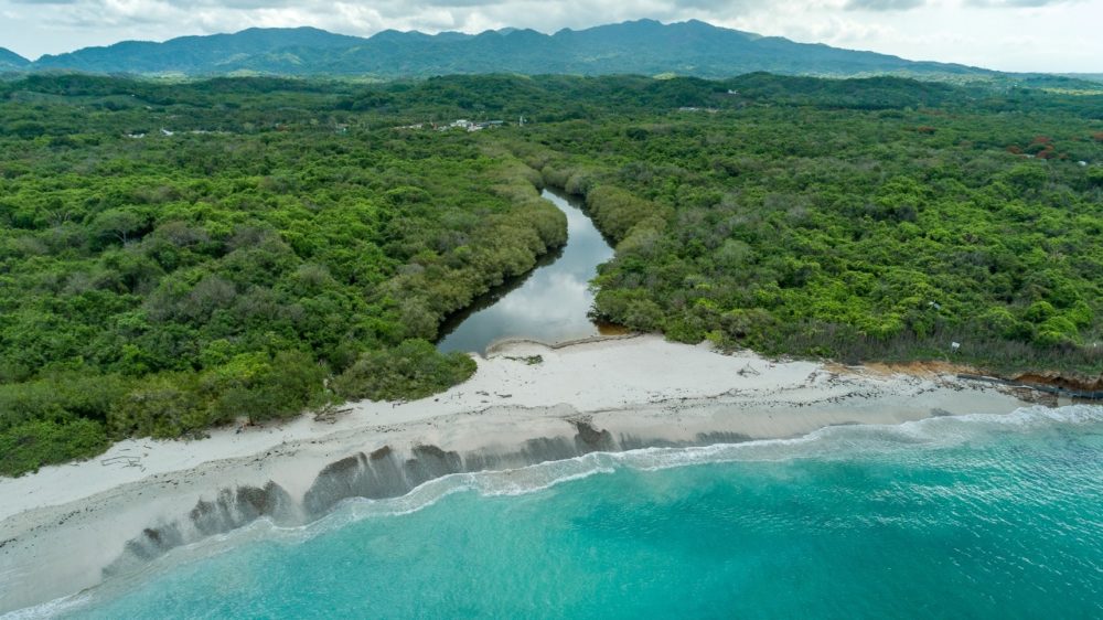 Dos playas secretas de Nayarit con olas para surfear y arena dorada 