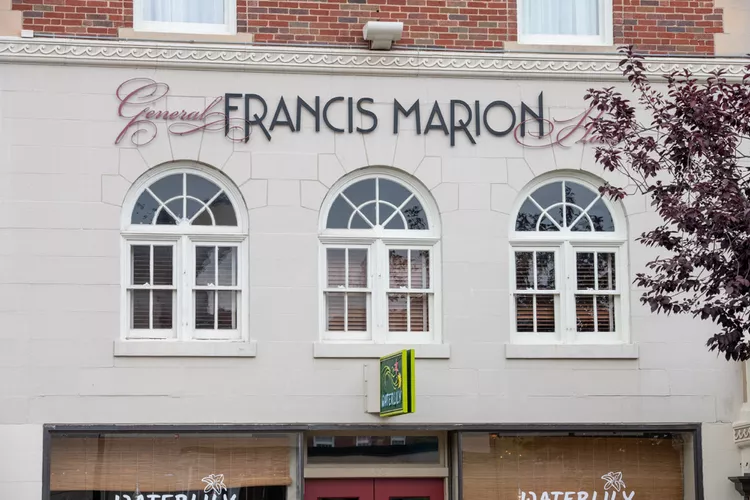 TAL-general-francis-marion-hotel - Este pequeño pueblo de Virginia está fuera del Sendero de los Apalaches, pero vale la pena explorarlo incluso si no eres excursionista